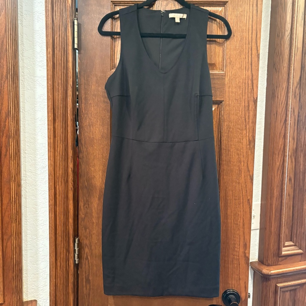 Banana Republic Black V-Neck Sleeveless Sheath Dress